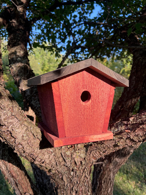🇨🇦 NEW - Canadian Made - Wood Birdhouse - Red